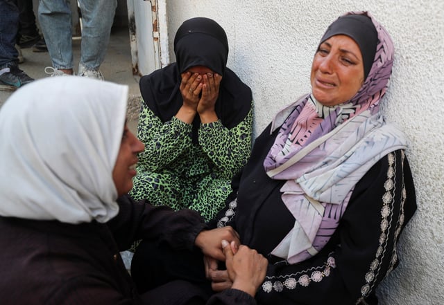 Mourners react during the funeral of Palestinians killed in overnight Israeli strikes, according to medics, at Al-Shifa hospital in Gaza City, July 17, 2025. REUTERS/Mahmoud Issa