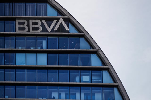 Bruselas expedienta a España por la ley usada para condicionar la opa del BBVA al Sabadell