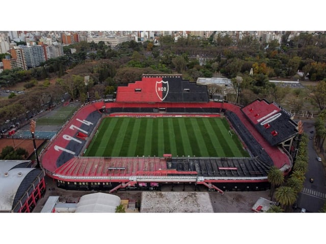 Leonardo Ferragut fue atacado a golpes por una patota en las cercanías al estadio de Newell&#39;s, en Rosario.
