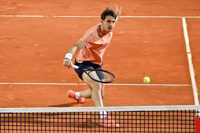El argentino Camilo Ugo Carabelli pasó a los cuartos de final del ATP 250 de Bastad (Suecia) tras vencer al neerlandés Botic van De Zandschulp en tres sets