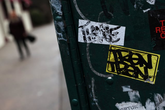 A Tren de Aragua graffiti sticker is seen on a steel beam, as the Trump administration deported more than 200 Venezuelans, alleged members of the Venezuelan gang, to El Salvador over the weekend, in the Elmhurst neighborhood of the borough of Queens in New York City, U.S., March 17, 2025. REUTERS/Shannon Stapleton/File Photo
