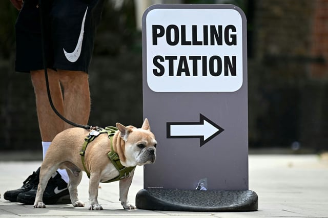 In Großbritannien sollen künftig schon 16-Jährige bei Parlamentswahlen ihre Stimme abgeben dürfen. Die britische Labour-Regierung kündigte am Donnerstag eine geplante Absenkung des Wahlalters auf 16 und eine Reihe weiterer Änderungen am Wahlsystem an. 