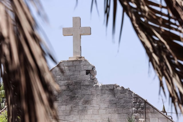 L'église de la Sainte-Famille dans la ville de Gaza, après une frappe israélienne le 17 juillet 2025.