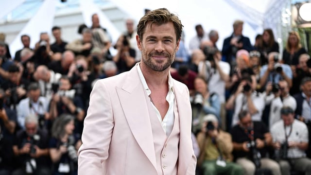 Australian actor Chris Hemsworth played drums with Ed Sheeran