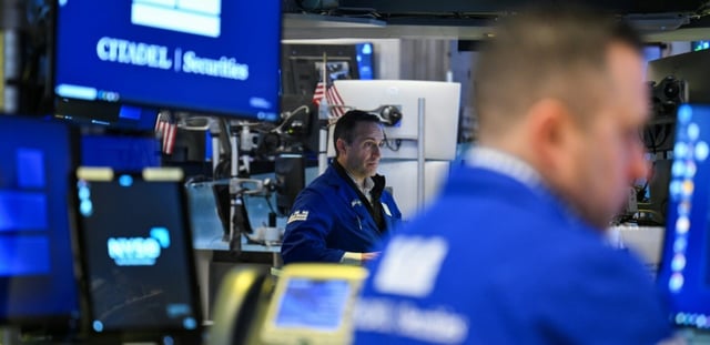 Un opérateur à la Bourse de New York, le 29 avril 2025.
