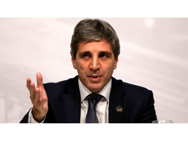 Luis Caputo volvió a criticar a los bancos.