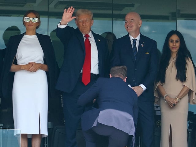 Soccer Football - FIFA Club World Cup - Final - Chelsea v Paris St Germain - MetLife Stadium, East Rutherford, New Jersey, U.S. - July 13, 2025
U.S. President Donald Trump and first lady Melania Trump in the stands with FIFA president Gianni Infantino and his wife Leena Al Ashqar before the match REUTERS/Kai Pfaffenbach