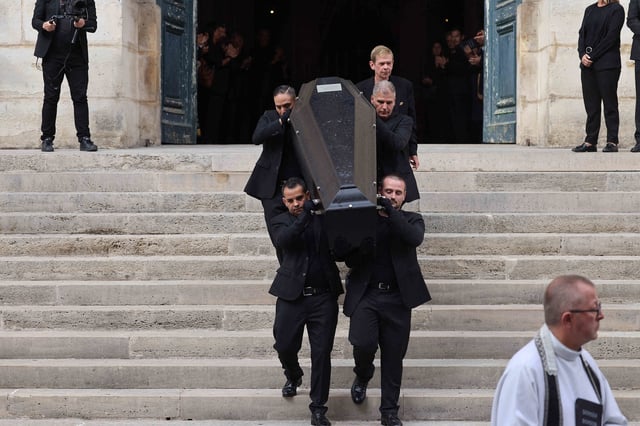 Thierry Ardisson dans son cercueil