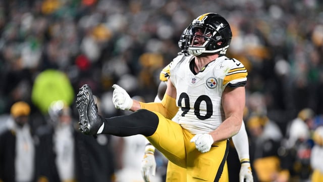 Pittsburgh Steelers linebacker T.J. Watt (90) celebrates his sack during the first half of an NFL football game against the Philadelphia Eagles