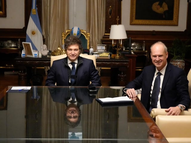 El Presidente Javier Milei se reunió esta mañana en su despacho de Casa Rosada con la Asociación Bancos Argentinos (ADEBA) Bolzico.