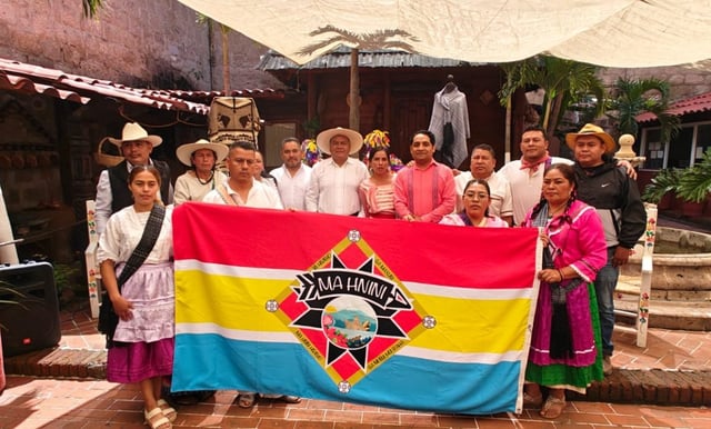 Bandera otomí: misticismo que arropa el agua, fuego, viento, sol y luna