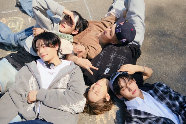 The newly debuted K-Pop group 1VERSE.