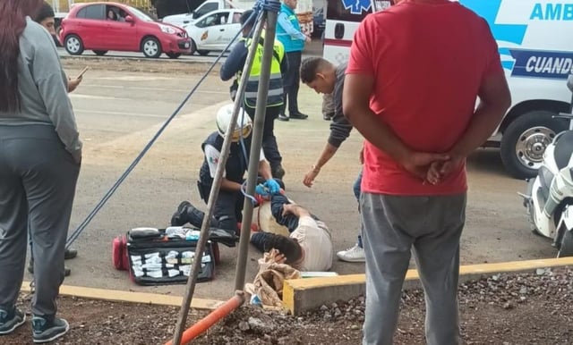 Arrolla vehículo a hombre en la Benito Juárez, Uruapan