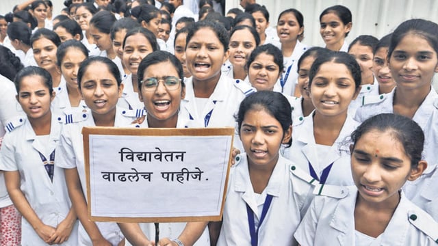 On Thursday, over 25,000 nurses refused to work at the state’s major government hospitals, public health centres and other medical establishments. ( Praful Gangurde / HT Photo ) (Praful Gangurde)