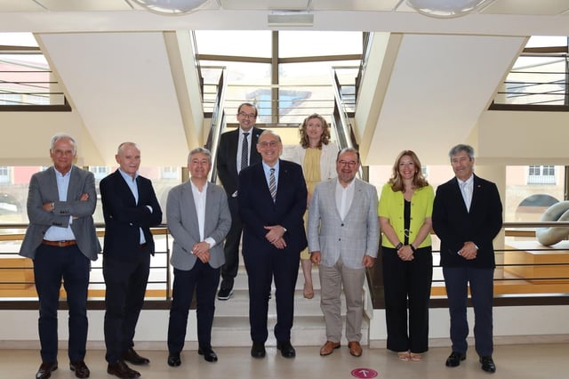 Primera reunión del grupo de trabajo sobre la descentralización de Medicina, que se celebró en la UDC el 23 de junio