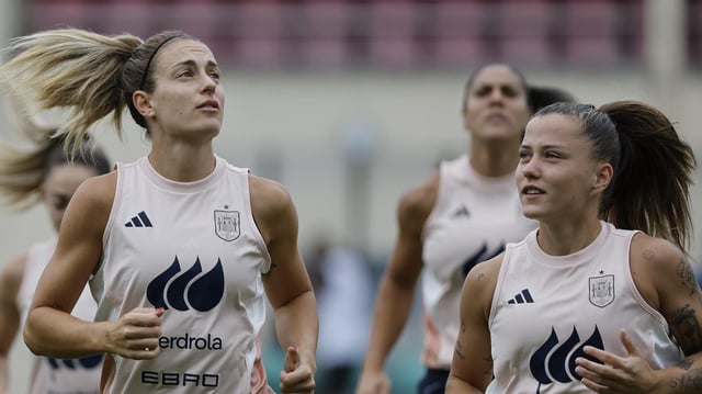 Alexia Putellas y Claudia Pina, durante un entrenamiento de la selección española en Suiza.