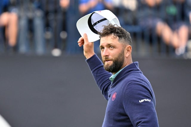 Jon Rahm, al acabar el 18 hoyo de la jornada inaugural del Abierto Británico.