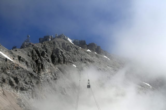 Vor geplanten internationalen Gesprächen zur Migrationspolitik auf der Zugspitze hat EU-Innenkommissar Magnus Brunner die härtere Gangart der Bundesregierung begrüßt. "Das finde ich durchaus positiv", sagte der Österreicher dem Bayerischen Rundfunk.