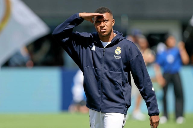 Dans un communiqué officiel diffusé peu après la révélation de l’enquête, l’entourage de Kylian Mbappé a fermement nié toute irrégularité.
