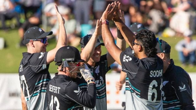 New Zealand Team celebrate wicket | Image: @BLACKCAPS Screengrab