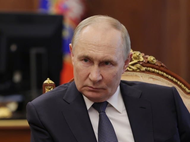 Wladimir Putin hat die russische Wirtschaft durch hohe Staatsausgaben gestützt. Jetzt holen ihn die Probleme dieses Vorgehen ein.