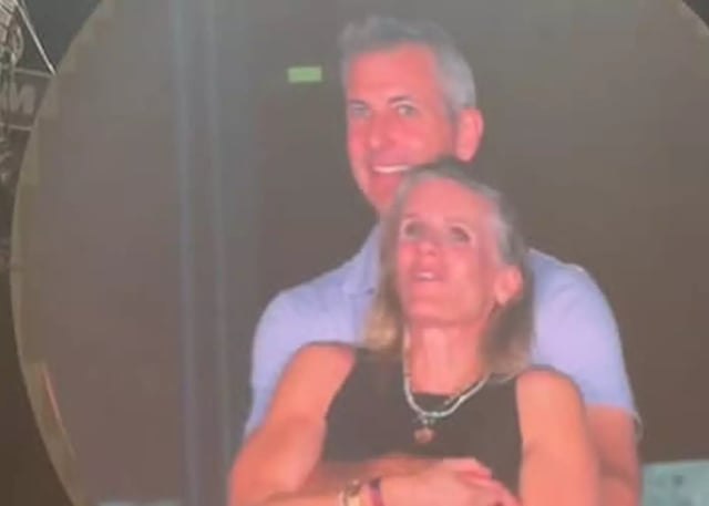 Andy Bryon, PDG d’Astronomer, et sa maîtresse, immortalisés en plein concert de Coldplay à Boston, le 16 juillet 2025.
