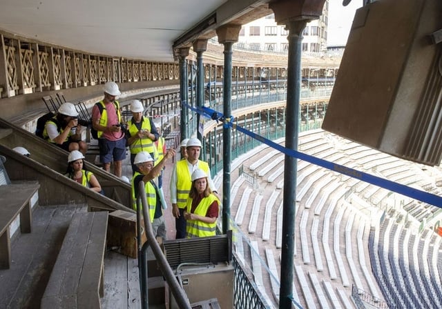 Imagen de la visita a las obras en la Plaza de Toros de Valencia