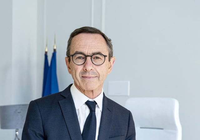 Le ministre de l'Intérieur, Bruno Retailleau, au lendemain de son élection à la tête des Républicains, en mai dernier. Ici, dans son bureau au siège du parti LR, à Paris.