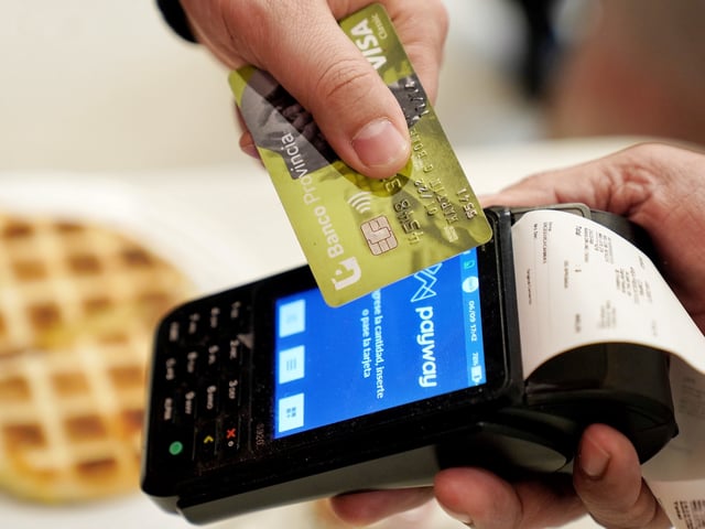 posnet tarjeta credito debito pago en restaurante 
fotos martin bonetto - FTP CLARIN 20230906BON02033-01BON02033-01.jpg Z