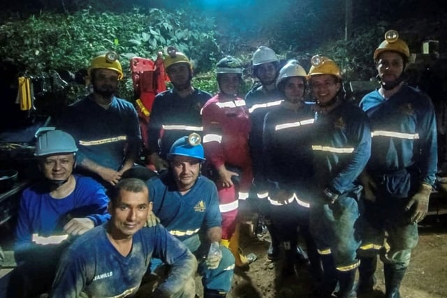Photo diffusée par l'Agence nationale des mines de Colombie  des mineurs secourus à la mine "El Miñon" à Remedios, dans le département d'Antiquia, en Colombie, le 18 juillet 2025