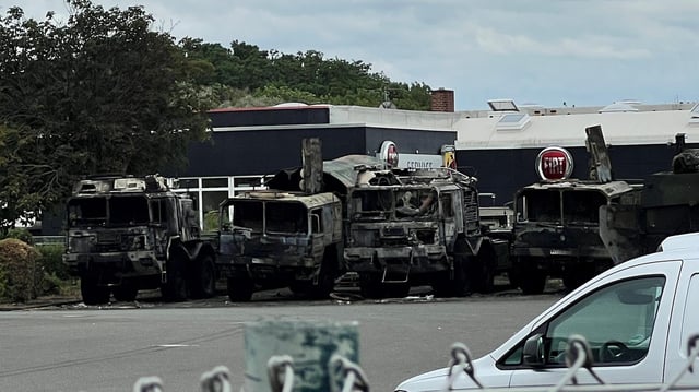 Ausgebrannte Lkw der Bundeswehr auf Betriebsgelände von MAN in Erfurt