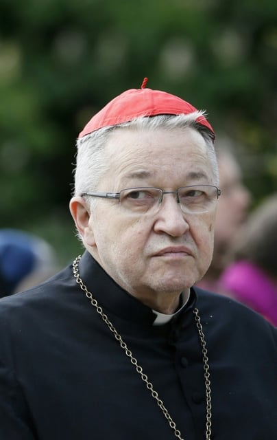 Le cardinal André Vingt-Trois lors d'une procession du Vendredi saint devant la basilique du Sacré-Cœur sur la butte Montmartre à Paris le 18 avril 2014