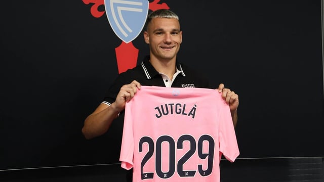 «Me costó mucho llegar a la élite y puedo prometer esfuerzo, sacrificio, darlo todo en el campo, pelear cada minuto por el equipo», admite el ariete catalán en su presentación oficial con el club