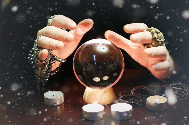 Fortune teller (Shutterstock)