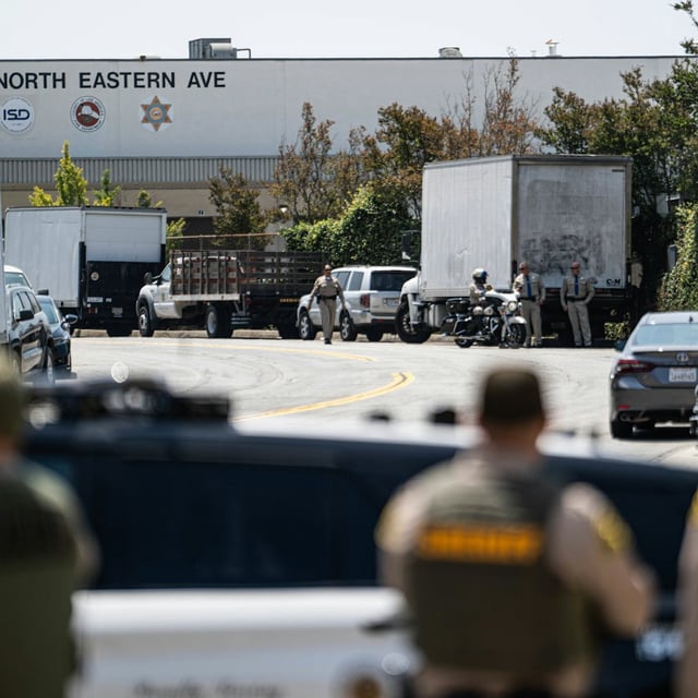 Drei Menschen sind bei einer mutmaßlichen Explosion in Los Angeles getötet worden.