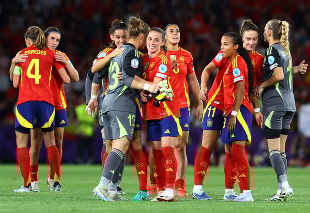 Soccer Football - UEFA Women's Euro 2025 - Quarter Final - Spain v Switzerland - Stadion Wankdorf, Bern, Switzerland - July 18, 2025 Spain's Catalina Coll and Ona Batlle celebrate after the match REUTERS/Bernadett Szabo