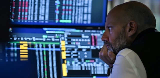 Un opérateur à la Bourse de New York, le 18 juillet 2025