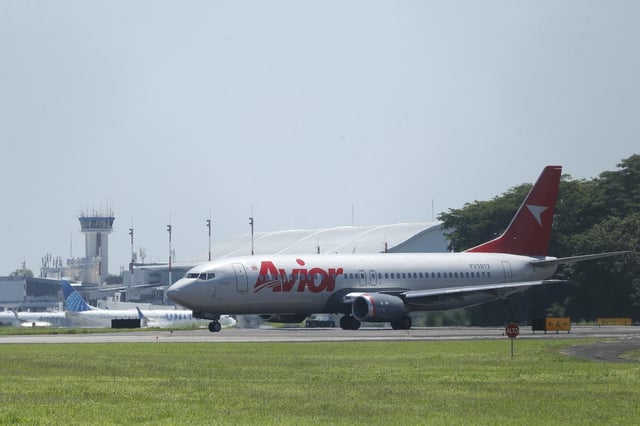 Aterrizan en Venezuela dos aviones con los 252 migrantes que estaban presos en El Salvador
