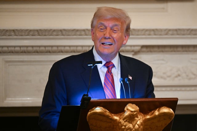 U.S. President Donald Trump speaks at a dinner with Republican Senators, in the State Dining Room at the White House in Washington, D.C., U.S., July 18, 2025. REUTERS/Annabelle Gordon
