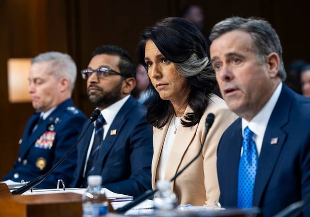 La directora nacional de inteligencia de EE.UU, Tulsi Gabbard, y el director de la CIA, John Ratcliffe