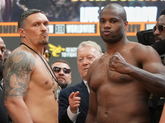 Oleksandr Usyk y Daniel Dubois, listos para el combate que protagonizarán el sábado en Wembley. Foto: Kin Cheung / AP.