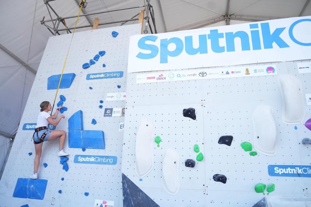 La esgrimista olímpica Lucía Martín escala por primera vez en el muro de Sputnik.