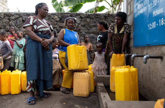 Women and children queue at the standpipe, where incomplete water connections caused by USAID funding cuts to the NGO Mercy Corps have led to ongoing water shortages, in Goma, North Kivu province, Democratic Republic of Congo, June 16, 2025. REUTERS/Arlette Bashizi/File Photo