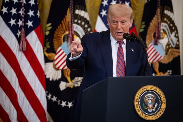 Donald Trump, ici à la Maison Blanche le vendredi 18 juillet 2025, a décidé d’attaquer le Wall Street Journal et lui réclame plus de dix milliards de dollars pour diffamation.