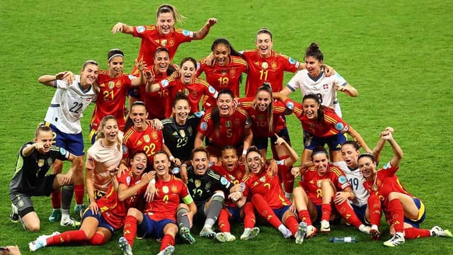 Spain celebrates qualifying for the semifinals of the 2025 Women’s EURO, after beating Switzerland in the quarters.  (Reuters)