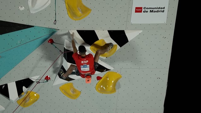 Alberto Ginés, durante la final de la Copa Mundial de Escalada celebrada en Alcobendas (Madrid).