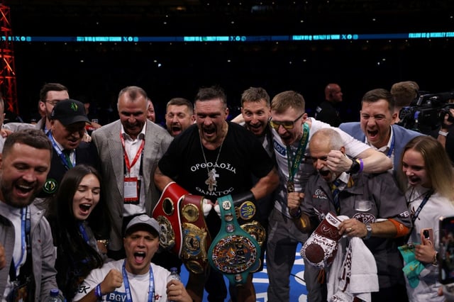 L'Ukrainien Oleksandr Usyk après sa victoire par KO sur le Britannique Daniel Dubois pour le titre unifié des lourds à Wembley le 19 juillet 2025