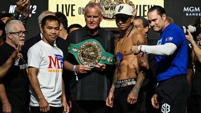 Spektakel: Pacquiao (2.v.l.) und Mario Barrios (2.v.r.)