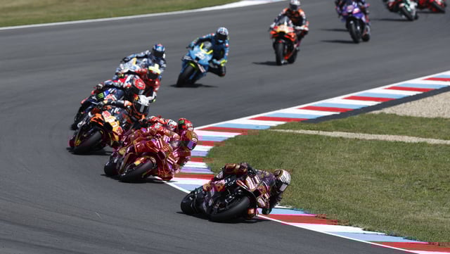 MotoGP - Czech Republic Grand Prix - Masaryk Circuit, Brno, Czech Republic - July 20, 2025 Red Bull - BORA - Hansgrohe's Florian Lipowitz in action ahead of Ducati Lenovo Team's Marc Marquez during the MotoGP race REUTERS/David W Cerny