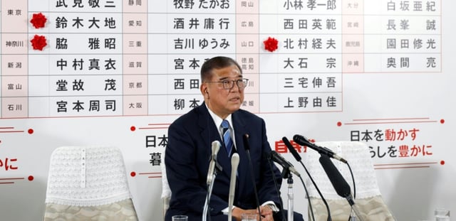 Le Premier ministre japonais Shigeru Ishiba s'exprime devant la presse dans les locaux du Parti libéral-démocrate (PLD, droite conservatrice) après avoir perdu la majorité à la chambre haute du Parlement aux élections, le 20 juillet 2025 à Tokyo
